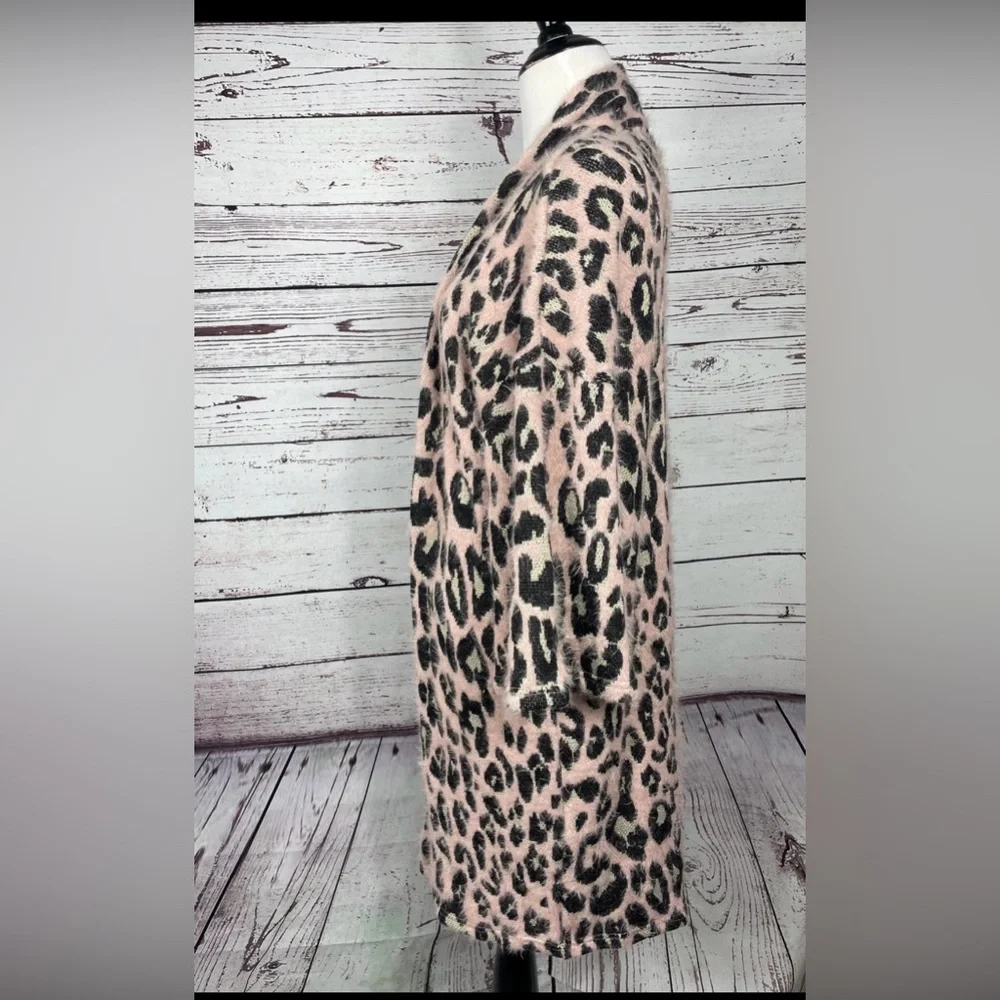 Wildfox fuzzy pink leopard knit cardigan XS soft‎ cozy open front - Picture 3 of 7